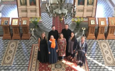 Kirikukoori esimene koosseis koos koorijuhiga aastal 2019