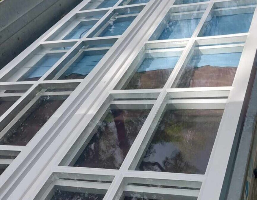 Kirikutorni idakülje aknad korras